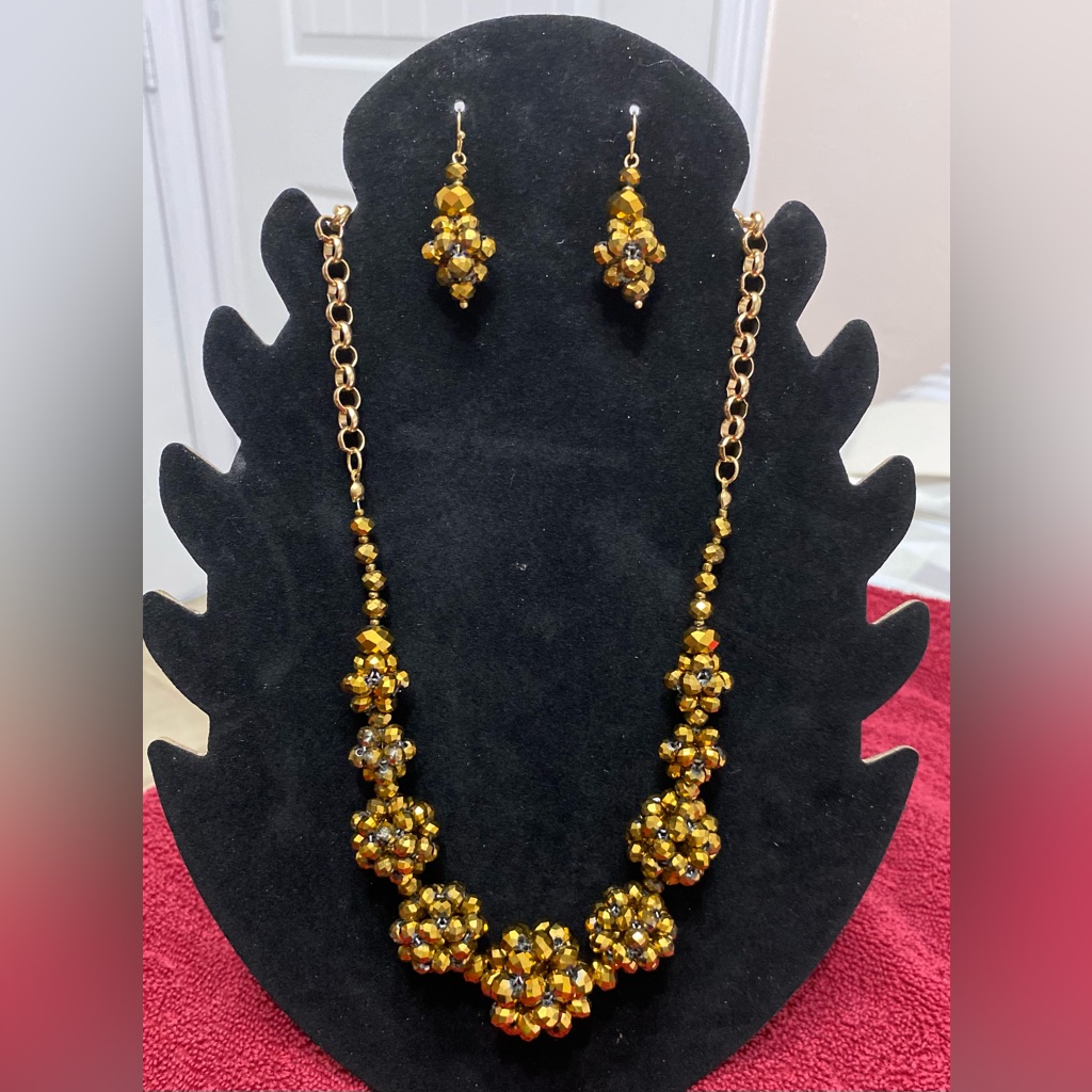 Nwt Elegant Gold Beaded Christian Siriano Necklace And Earring Set 125$